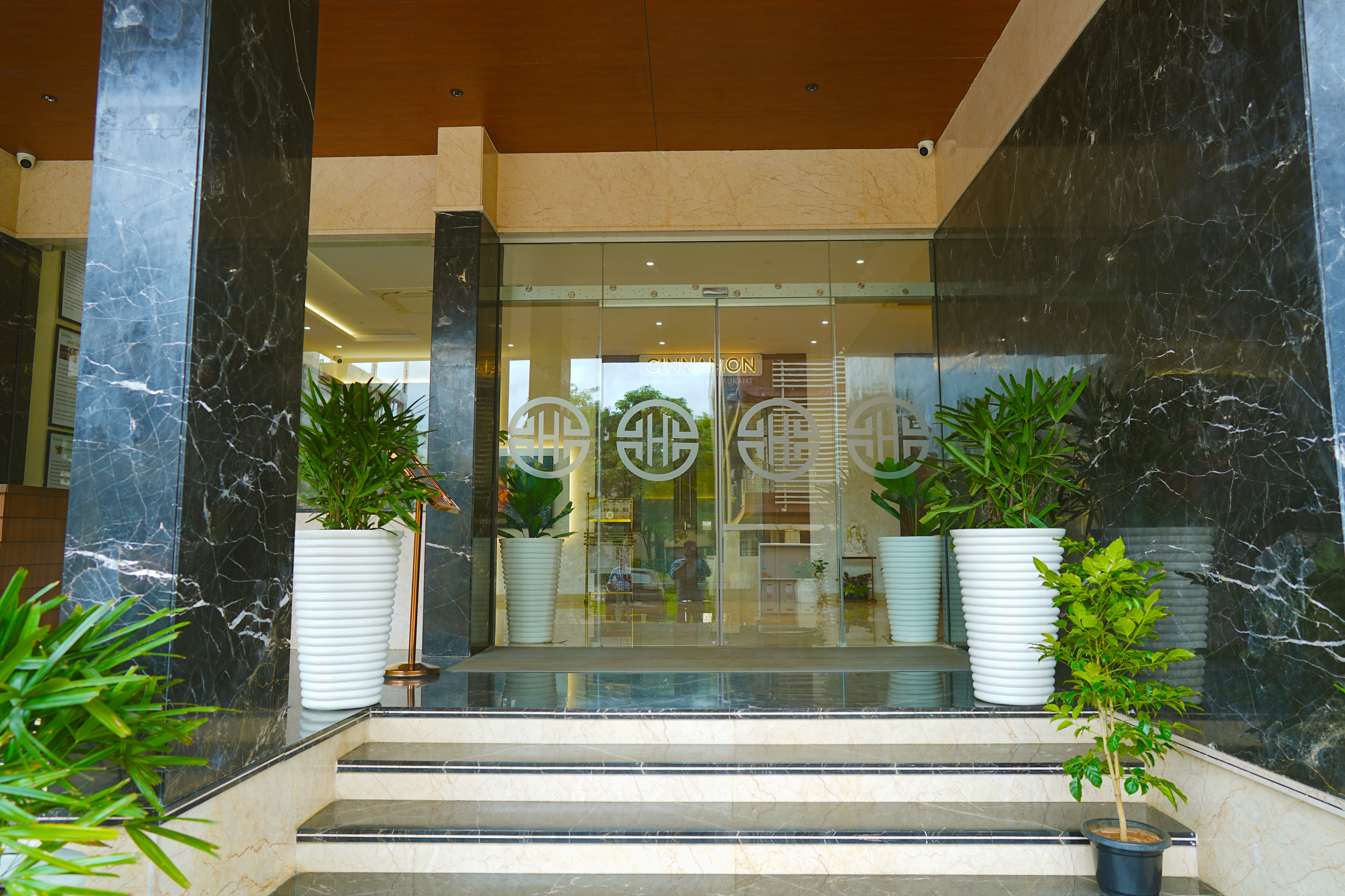 Highland Hotel Bengaluru Exterior and Grounds